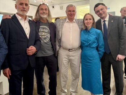 Выставка Василия Нестеренко