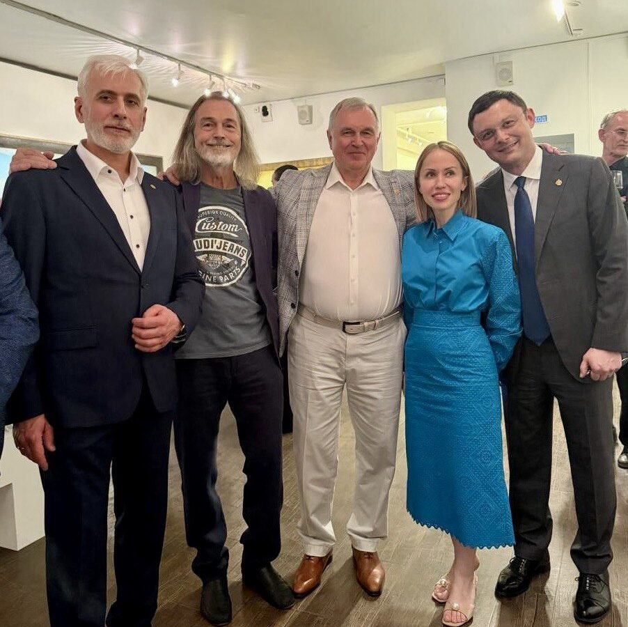 Выставка Василия Нестеренко